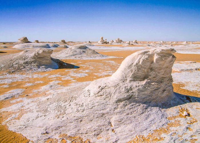A-wonderful-picture-of-the-white-dunes-of-the-White-Desert