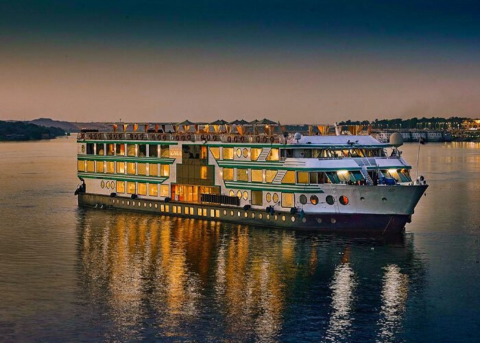 Acamar-cruise